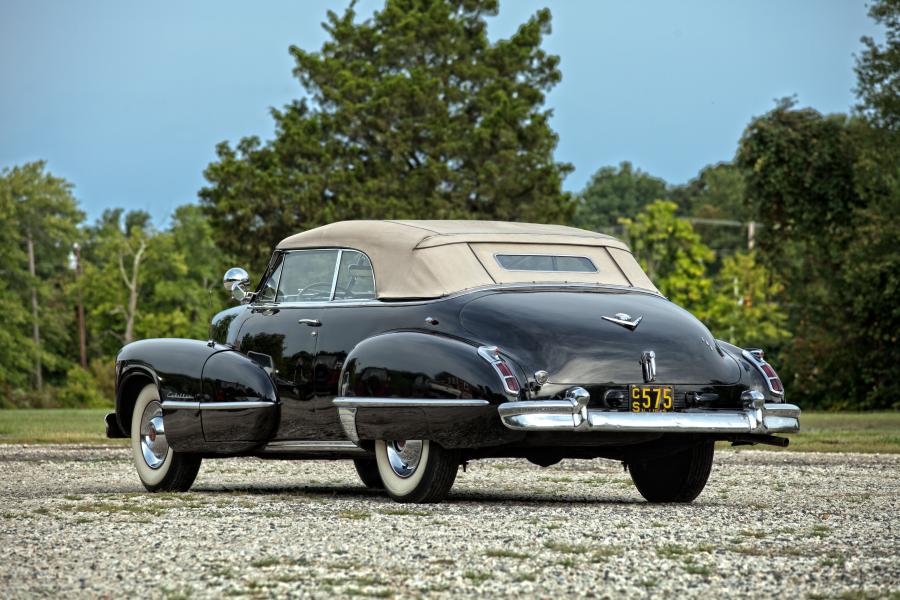  Cadillac Series 62 Convertible Coupe 1942 года  (фото 24 из 48)